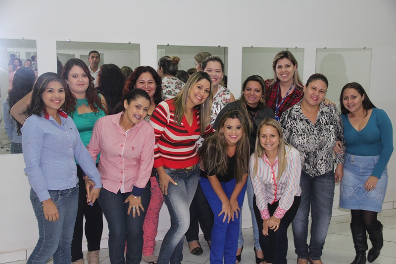 Desenvolvimento conclui curso de maquiagem 